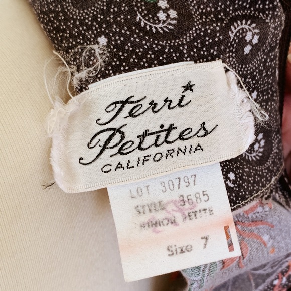 SOLD 70s Terri Petites Flutter Sleeve Dress - Picture 4 of 7